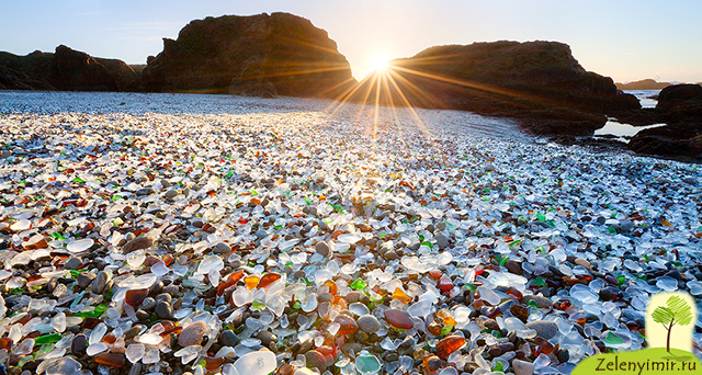 Стеклянный пляж в Калифорнии фото