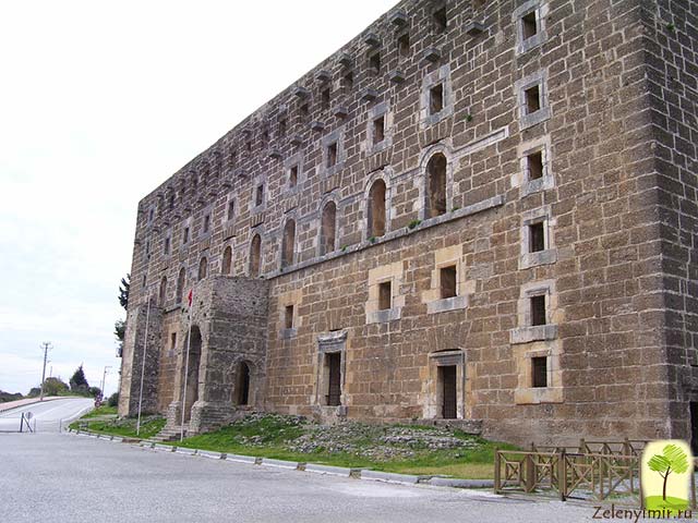 Огромный амфитеатр в древнем городе Аспендос, Турции - 11