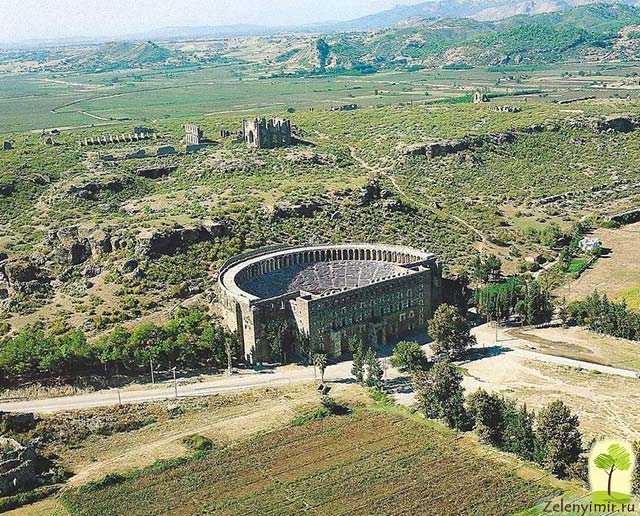 Огромный амфитеатр в древнем городе Аспендос, Турции - 3