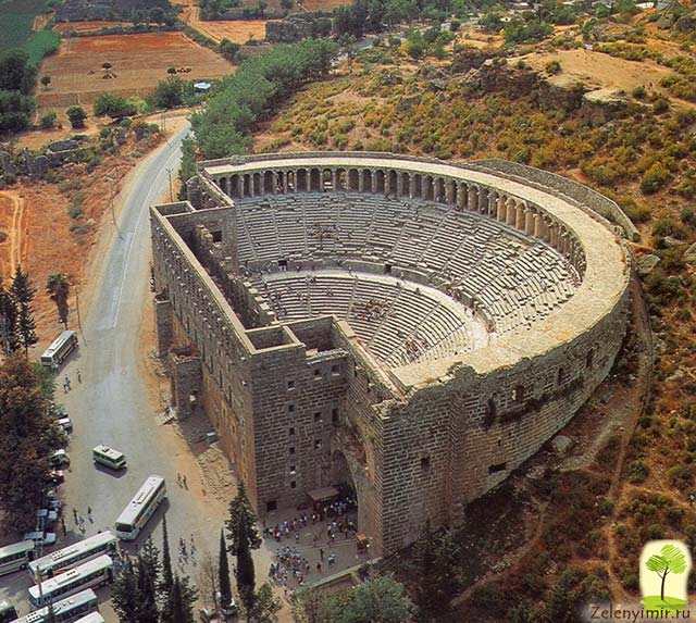 Огромный амфитеатр в древнем городе Аспендос, Турции - 6