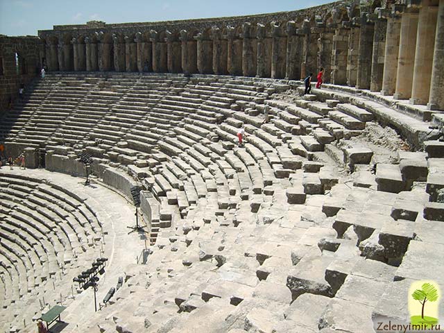Огромный амфитеатр в древнем городе Аспендос, Турции - 7