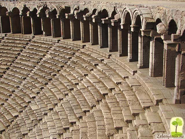 Огромный амфитеатр в древнем городе Аспендос, Турции - 8