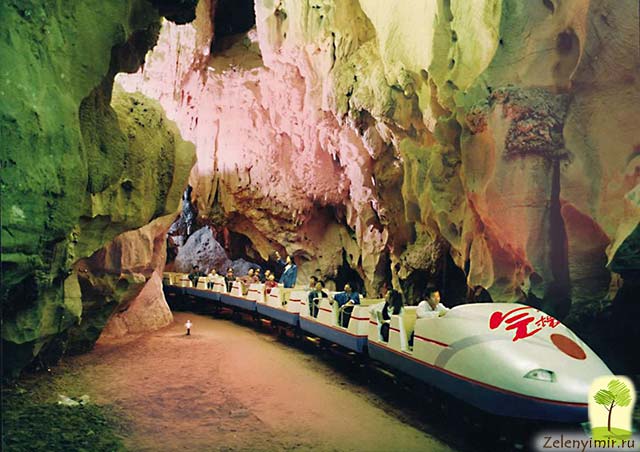 Фантастическая пещера Тростниковой флейты в Гуйлине, Китай - 12