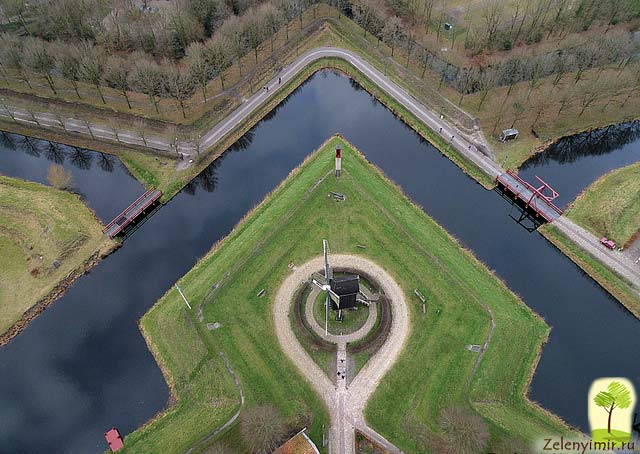 Уникальная звездная крепость Буртанж в Нидерландах - 15