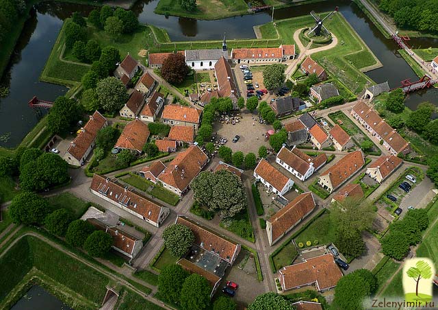 Уникальная звездная крепость Буртанж в Нидерландах - 7