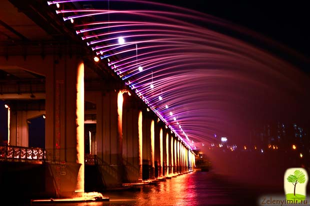 Самый длинный фонтан в мире Лунная радуга на мосту Банпо, Сеул - 2