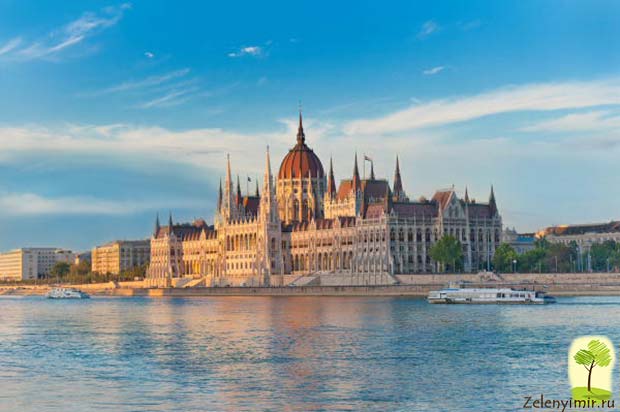 Роскошное здание венгерского парламента в Будапеште - 11