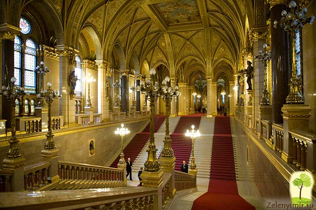 Роскошное здание венгерского парламента в Будапеште - 13