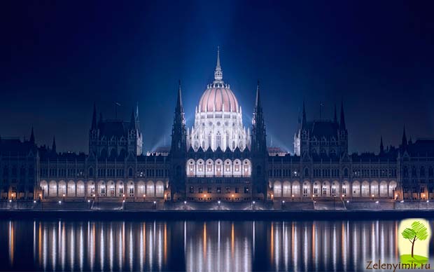 Роскошное здание венгерского парламента в Будапеште - 14