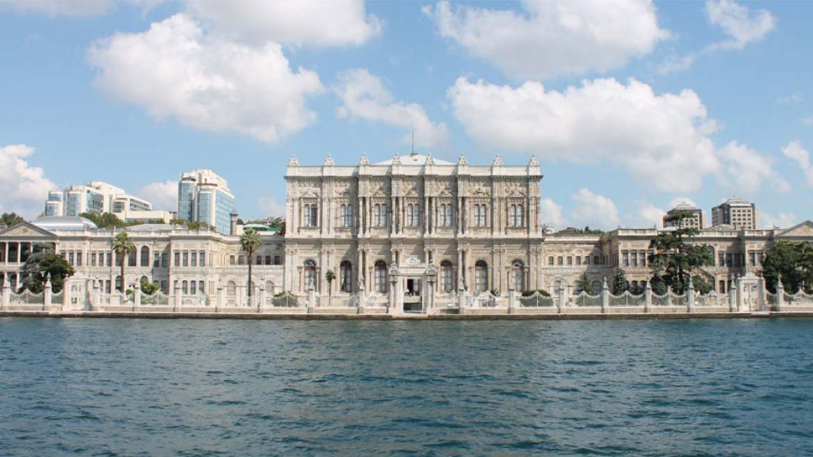 Дворец турецского султана «Долмабахче» в Стамбуле