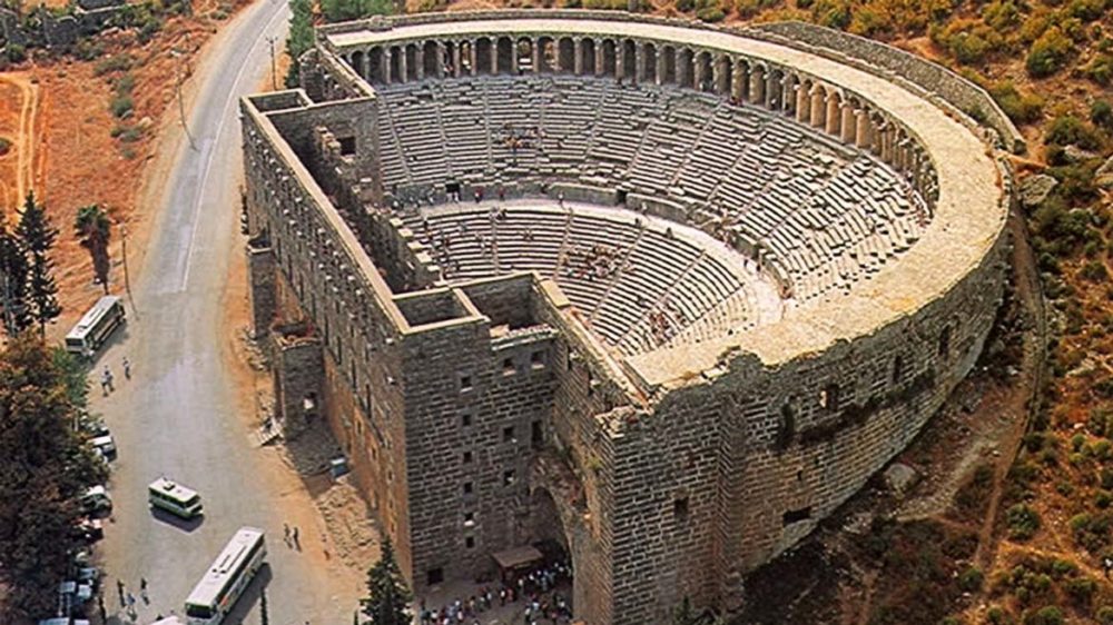 Огромный амфитеатр в древнем городе Аспендос, Турция