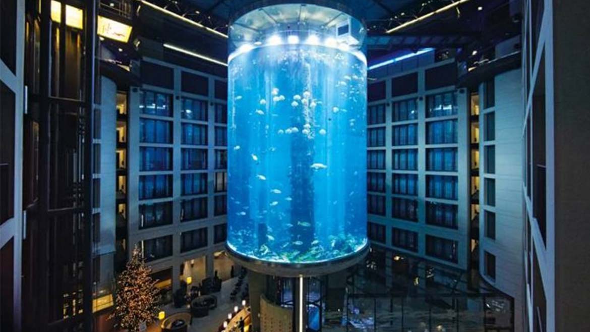 Самый огромный аквариум в мире — «Аквадом» в Берлине, Германия