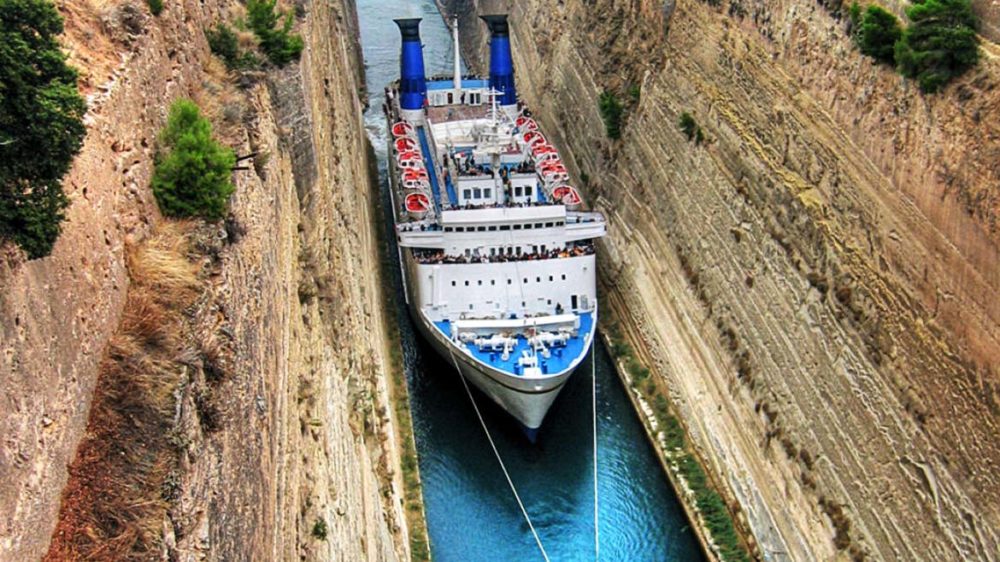 Коринфский канал в Греции