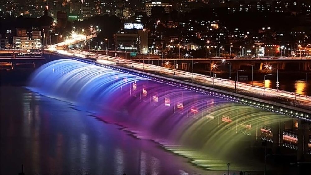 Самый длинный фонтан в мире Лунная радуга на мосту Банпо, Сеул