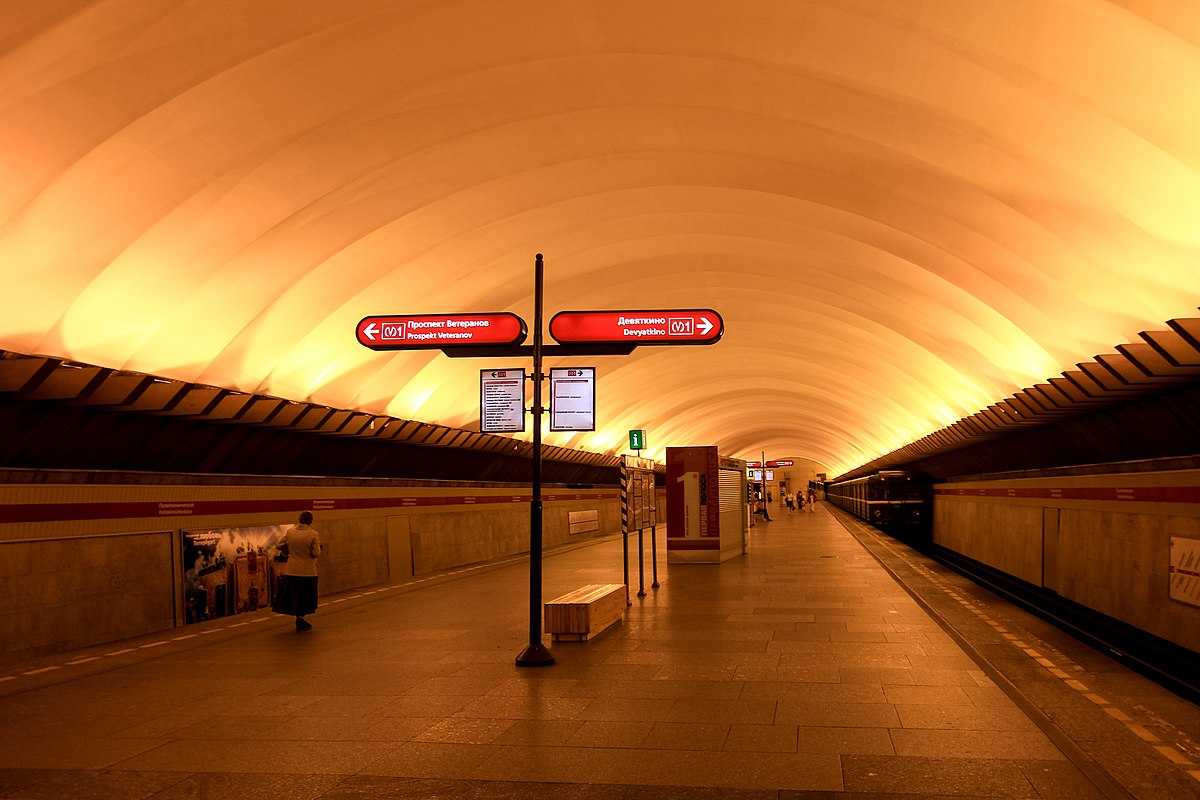 Станция метро Политехническая