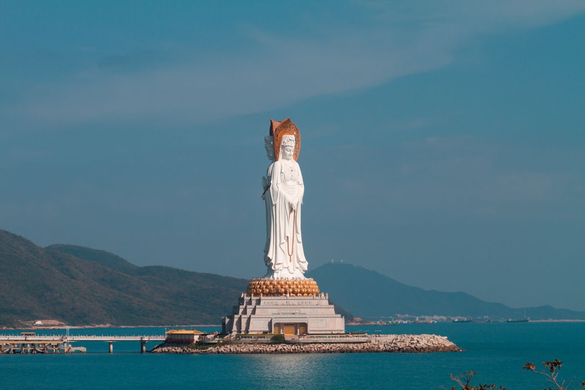 Статуя богини Гуаньинь в Санье